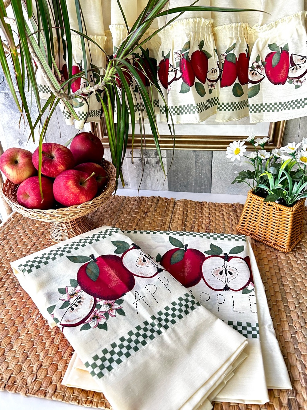 🌴Vintage Farmhouse Red Delicious Apple Kitchen Cafe Style Curtains - 3pcs